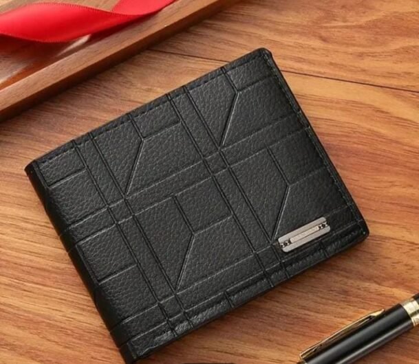 Slim Men Wallet – Minimal Design with Premium Lychee Texture
